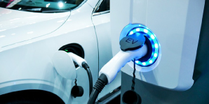 0424 Image-of-automobile-at-EV-charging-station
